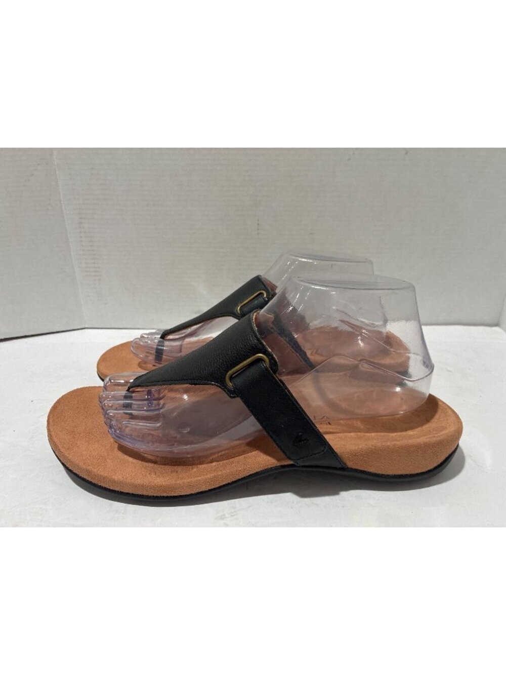 Vionic Wanda women's sandals black leather T-strap design slip on size 9